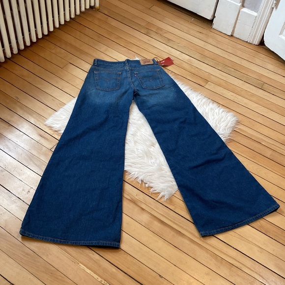 NWT Levi’s Vintage 685 Super Wide Leg Jeans, Size 28 - Picture 6 of 14